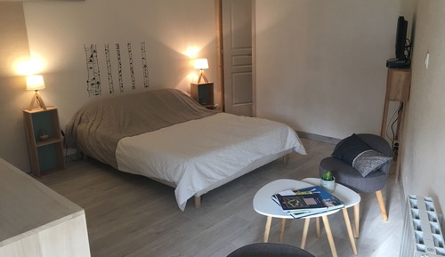 Double Room (Coquelicot)
