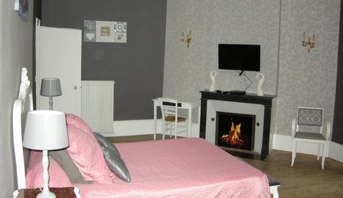 Basic Room, 1 Queen Bed (Chatelaine)