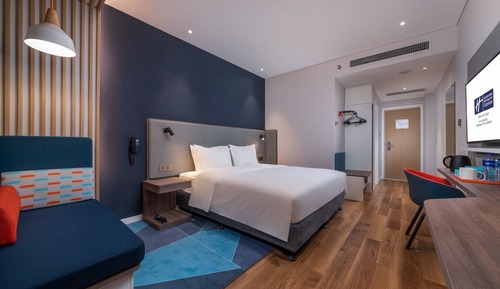 Standard Room, 1 King Bed (Extra Floor Space)