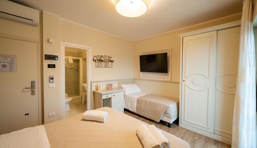 Comfort Triple Room