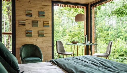 Suite Design avec Sauna et Jacuzzi, 1 très grand lit - "Trianon"; by Claire Adelfang