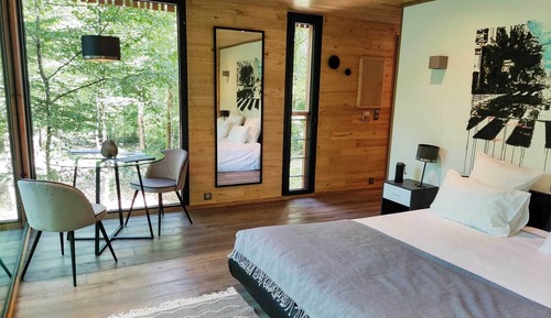 Design Suite, Hot Tub - "Paradis" by Charlélie Couture