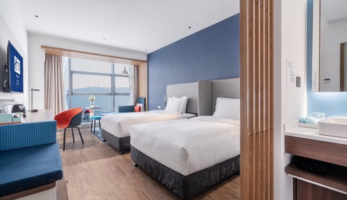 Deluxe Room, 2 Twin Beds, City View