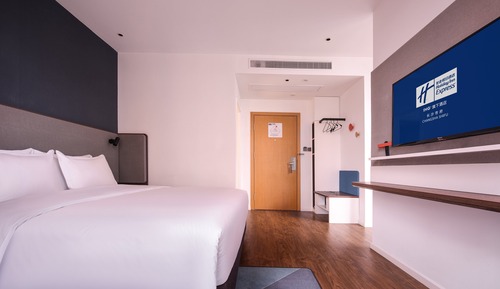 Standard Room, 1 King Bed, City View