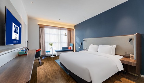 Deluxe Room, 1 King Bed, City View