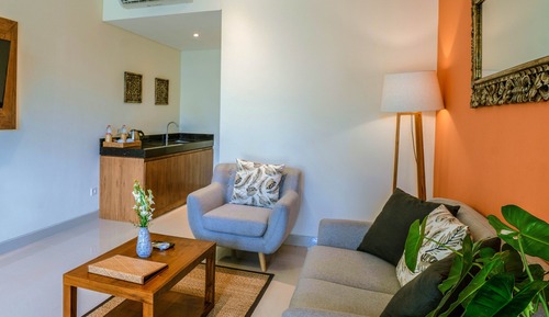 Suite, Pool View