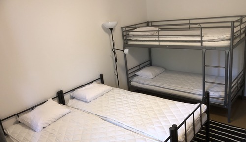 Family Room (WC in room, shared shower)