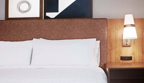 Studio Suite, 1 King Bed, Kitchen