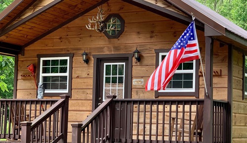 Military Maxi Primitive Cabin - bathhouse 50 feet away ( No Pets)