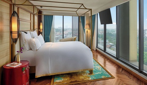 Deluxe Suite, 1 King Bed, Club Lounge Access