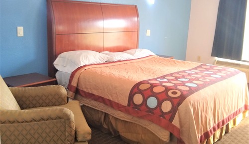 Room, 1 King Bed, Smoking