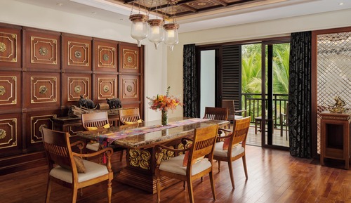 1 Bedroom Ambassador Suite Dining