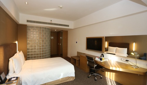 Standard Room, 1 Queen Bed (Smart Room)
