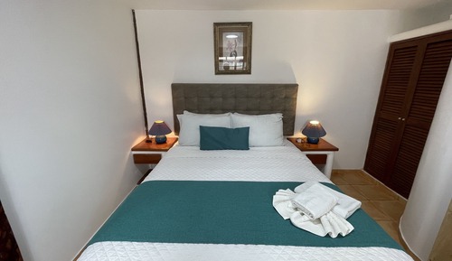 Family Cabin, 2 Bedrooms, Refrigerator & Microwave, Poolside