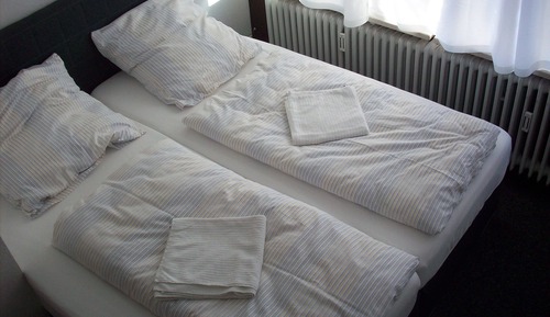 Double Room Single Use, Non Smoking, Shared Bathroom