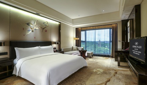 Standard Room, 1 King Bed, Business Lounge Access