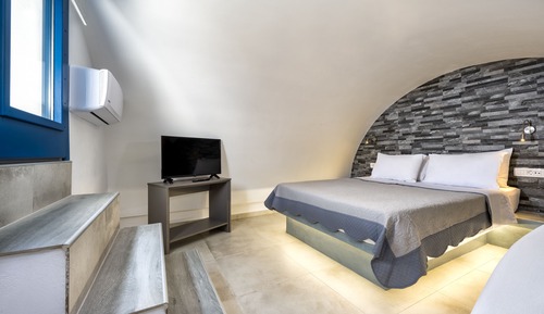 Honeymoon Suite, Beach View