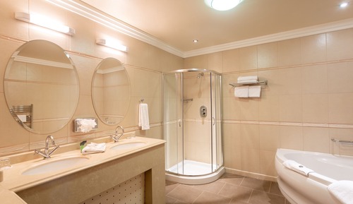 Junior Suite, 1 Queen Bed, Non Smoking, Ensuite