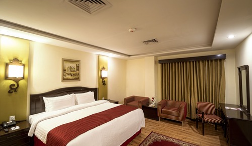 Deluxe Room, 1 King Bed, Private Bathroom