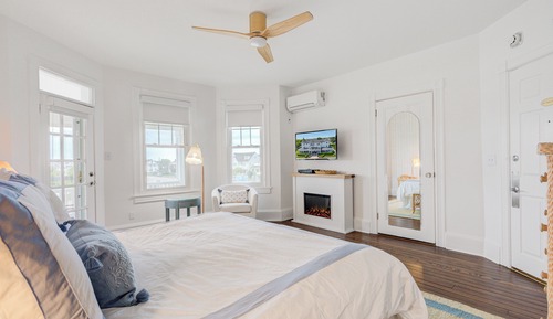 Room, Private Bathroom (Room 06 - Lakeview with Balcony Max 2 people) 