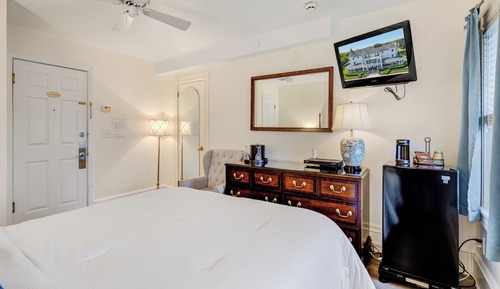 Room, Private Bathroom (Room 17 -  Max 2 people)