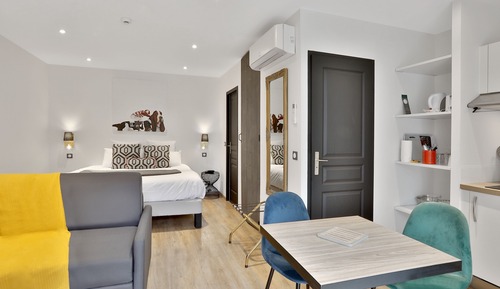 Comfort Studio, 1 King Bed, Garden View