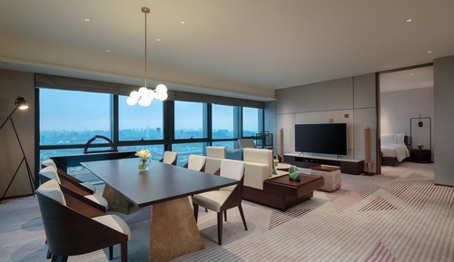 Suite, 1 Bedroom, Club Lounge Access, Lake View (High Floor)