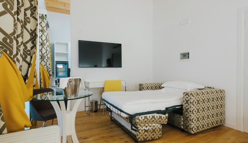 Camera tripla dependance