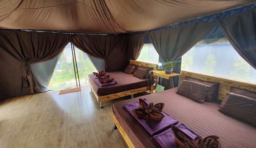 Quadruple Tented Room