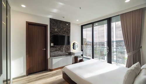 3 Bedrooms Apartment, 2 Bathrooms