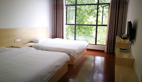 Design Twin Room with Lake View