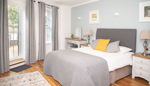Deluxe Double Room, 1 King Bed, Hill View