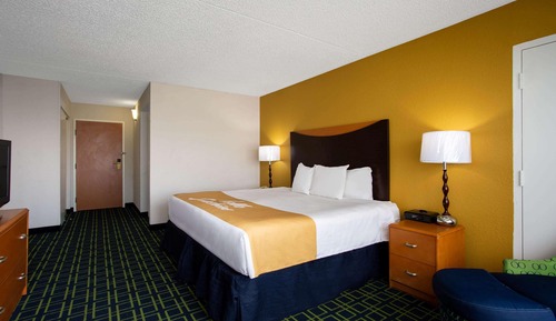 Room, 1 King Bed, Non Smoking, City View