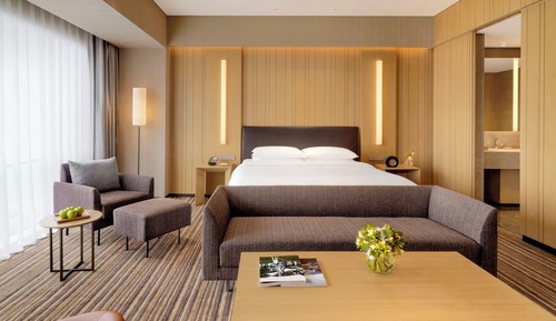 Deluxe Room, 1 King Bed (Club Access)