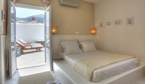 Superior Room, Jetted Tub