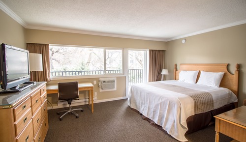 Deluxe Room, 1 Queen Bed, Kitchen
