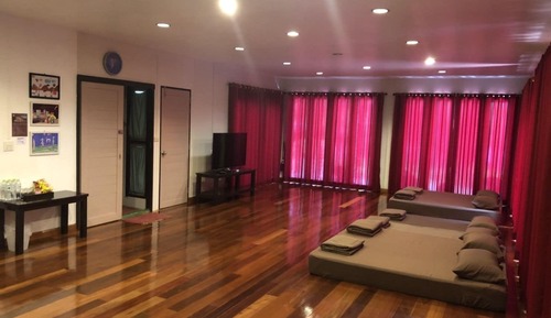 Family Room with Pool Side