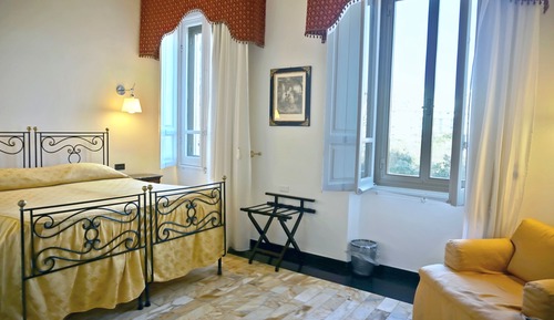 Triple Room, Park View