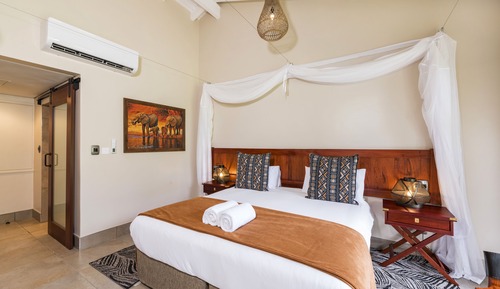 DELUXE DOUBLE ROOM
