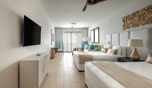 Junior Room, 2 Queen Beds, Balcony, Garden View