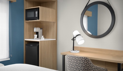 Standard Room, 1 King Bed, Accessible (Comm Access,Roll-In Shower)