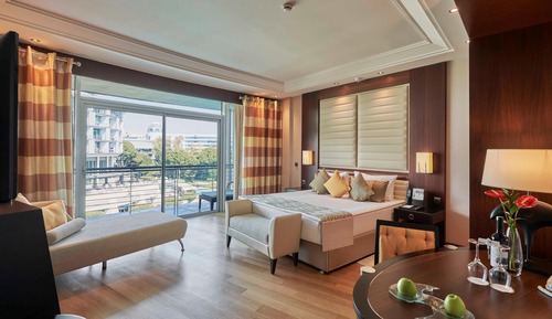 Suite, Corner