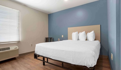 Standard Studio, 1 Queen Bed, Non Smoking, Refrigerator & Microwave