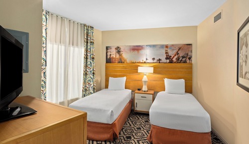 Deluxe Condo, 3 Bedrooms, Non Smoking, Courtyard View