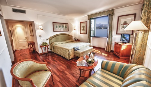 Junior Suite, 1 King Bed, Lake View