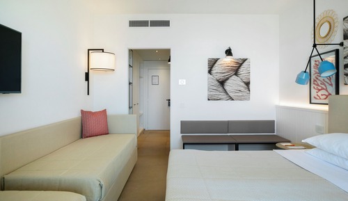 Deluxe Quadruple Room (includes 1 free Spa access per person per stay)