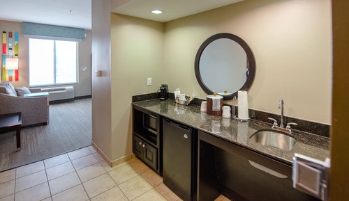 One king studio suite non smoking