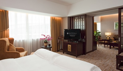 Deluxe Suite, 1 King Bed, View
