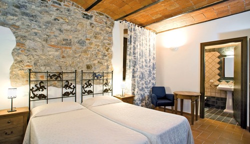 Deluxe Apartment, 3 Bedrooms, Kitchen, Garden Area (Lepre)