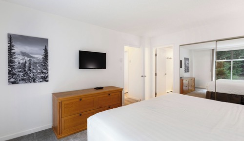 Condo, 2 Bedrooms (Unit 320)